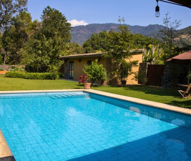 ☀️🏊♀️ En Casa Limoncito puedes disfrutar de la alberca y del clima perfecto que invita a relajarte. Un escape ideal para desconectarte y recargar energía.
Y lo mejor: a tan solo 90 minutos de CDMX, tu fin de semana empieza antes de lo que imaginas. 🌿
🏡 Reserva hoy
#CasaLimoncito #CLAMalinalcoVillas #Malinalco #CasaEnRentaMalinalco #EscapadasCDMX #AlbercaClimatizada #Naturaleza #FindePerfecto #PuebloMágico #HotelesEnMalinalco