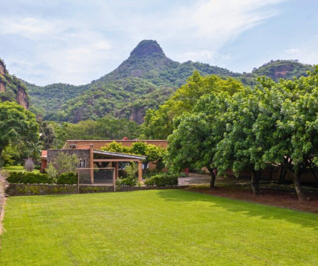 ⚽🌄 Juega con la mejor vista

En Casa Canela, disfruta un partido de fútbol rodeado de los paisajes de Malinalco y convierte el juego en parte de la experiencia.

👉 Reserva ahora

#CasaCanela #CLAMalinalcoVillas #Malinalco #CasaEnRentaMalinalco #EscapadasCDMX #PuebloMágico #HotelesEnMalinalco