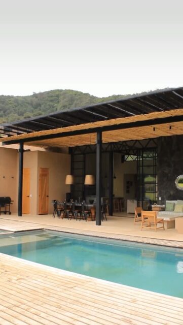 🏡 Casa privada en renta en Malinalco para tu próximo fin de semana

Escápate de la ciudad y disfruta de Casa Panchito, un espacio exclusivo para compartir con familia o amigos. 🌿

👨‍👩‍👧‍👦 Capacidad para 8 personas
🛏️ 4 habitaciones
🏊‍♂️ Alberca climatizada
💦 Jacuzzi
🌳 Jardín privado
👩‍🍳 Servicio disponible con costo adicional

A solo 90 min. de CDMX, disfruta de un fin de semana de descanso en un entorno natural.

📅 Reserva tu estancia en malinalco.com

#CasaPanchito #Malinalco #CLAMalinalcoVillas #CasaEnRentaMalinalco #EscapadaDeFinDeSemana #MalinalcoPuebloMagico #ViajesCDMX #AlbercaClimatizada #Jacuzzi