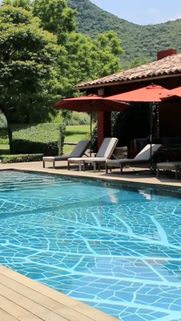 🏡 Tu próxima escapada te espera en Malinalco.

Casa Los Ángeles es una casa privada para hasta 16 personas, con alberca, amplios jardines y servicio de personal y cocinero incluido para disfrutar una estancia sin preocupaciones. 🌿💦

📲 Consulta disponibilidad y reserva tu próxima estancia en malinalco.com.

#CasaLosÁngeles #CLAMalinalcoVillas #Malinalco #CasaPrivada #CasaConAlberca #EscapadasCDMX
