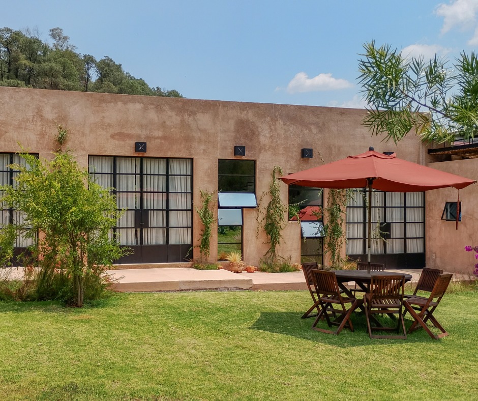 🍽️ Disfruta tus comidas al aire libre.

Casa Panchito cuenta con espacios ideales para compartir desayunos, comidas o cenas al exterior mientras disfrutas del clima y las vistas de Malinalco.

📅 Consulta disponibilidad para tu próxima estancia.

#CasaPanchito #CLAMalinalcoVillas #Malinalco #CasaEnRentaMalinalco #CasaPrivada #EscapadasCDMX #HospedajeEnMalinalco